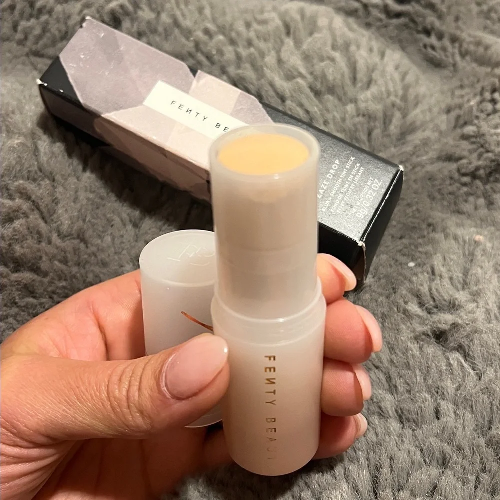 FENTY BEAUTY Eaze Drop Stick Blur + Smooth Tint Stick Foundation